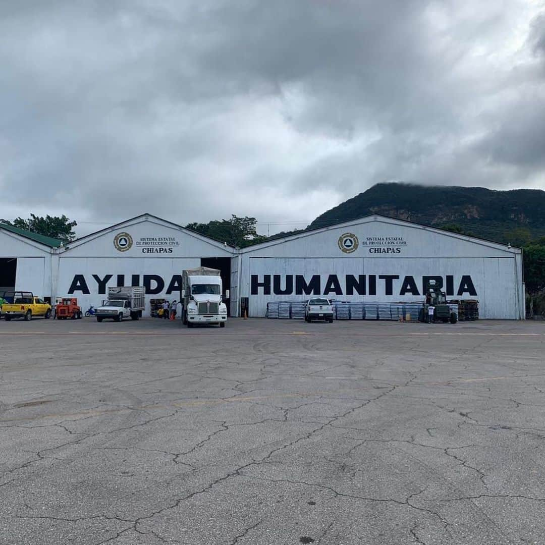 Black Jaguar-White Tiger さんのインスタグラム写真 - (Black Jaguar-White Tiger Instagram)「My friend @reideralex is always helping out people. He goes to jails and takes photographs of wrongly incarcerated people in order to expose the cases of, and now, he’s in Chiapas helping out super poor Indian communities that have been destroyed by the rains from Eta and Lota... People like @reideralex are the ones that one should hang out with, by the way, he’s helped us before by documenting our work FOR FREE. Please give him a follow if you can as he is going to start writing his captions in English from now on and his work is super beautiful... #BeHuman #Chiapas @reideralex」11月22日 9時17分 - blackjaguarwhitetiger