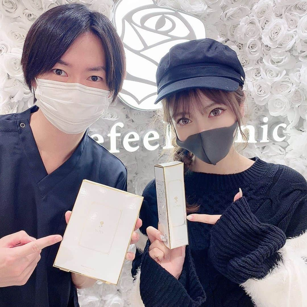 茜里さんのインスタグラム写真 - (茜里Instagram)「めちゃ行きたかったベルフィールクリニック🔔 この間行ってきました😆❤︎ ・額のヒアルロン酸 ・額のボトックス やってもらいました🎀  兵藤先生はボトックス超上手いって聞いてたから気になってたのです✨  ボトックスした方がいい所とかすぐ分かってくれた♪ 手際よすぎたすぐ終わった😘完成たのしみ🤩  スキンケア用品おうちで使ってみるー♪  新しいクリニックで内装可愛すぎ綺麗すぎ映えすぎでした(T . T) 先生の几帳面さが所々出てました🤐  クリニック綺麗なのも私は選ぶポイントです😂  またお願いします🤲  服はRiuニット🧶  @dr.hyodo @bellefeelclinic @dr.pia_official」11月22日 9時34分 - riuakari