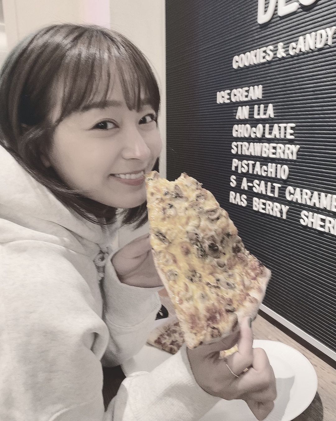 太田奈緒のインスタグラム：「ついこの間食べた🍕」