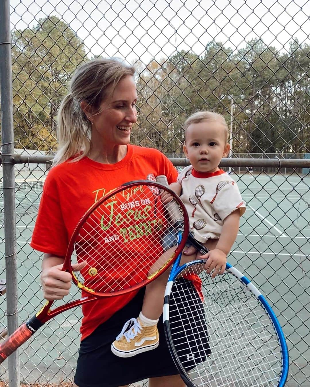 コリー・ロバートソンさんのインスタグラム写真 - (コリー・ロバートソンInstagram)「Future tennis partners 😍」11月22日 9時46分 - bosshogswife