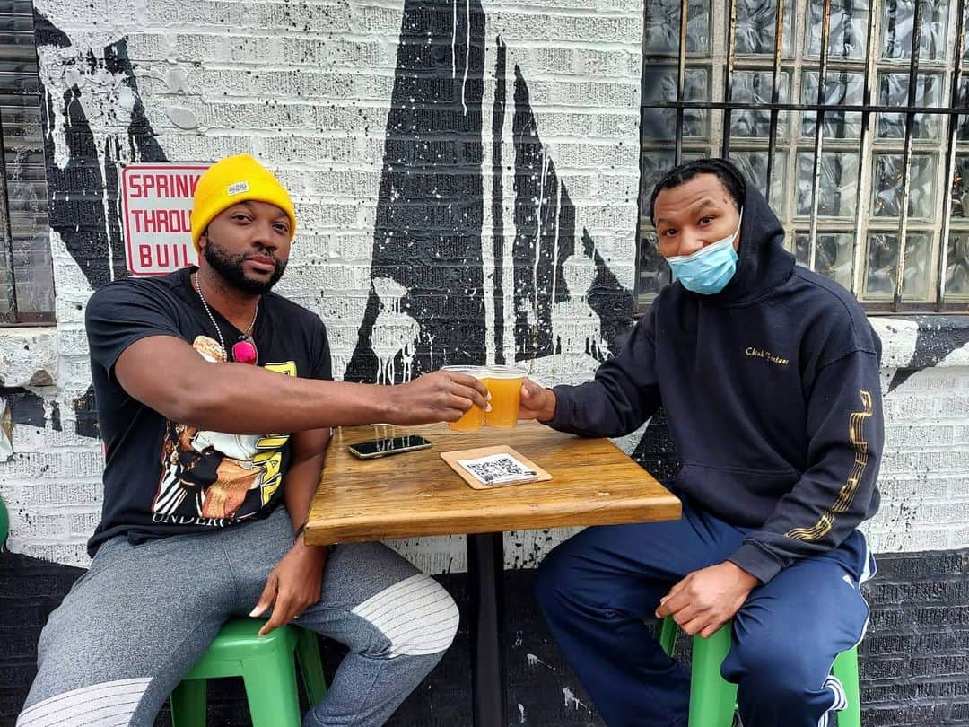 call me Lix the 6-Toyさんのインスタグラム写真 - (call me Lix the 6-ToyInstagram)「Me and Chink been friends over a decade now (like 16 years). He officially a day 1 of mine. I hopped out to Brooklyn for a Special draft beer @killermike and @runthejewels just put out with @interboronyc called "stay G-O-L-D". Good f'n beer!! 🍻 #runthejewels #interboro #williamsburgbrooklyn #bedstuy #woo #balmain #flushing #instafoodies #brooklyn99 #hiphoplife #ヒップホップ #upcomingrapper 🧑🏾‍💼😎 #newyorkcitylife #소주한잔  👉🏾👈🏾 Twitter: LIXTHESIXTOY YouTube: BugzeeLix Kakao: BugzeeLix #꿀잼 #치맥 #williamsburg #짱  #대박 #헐」11月22日 10時01分 - lixthesixtoy