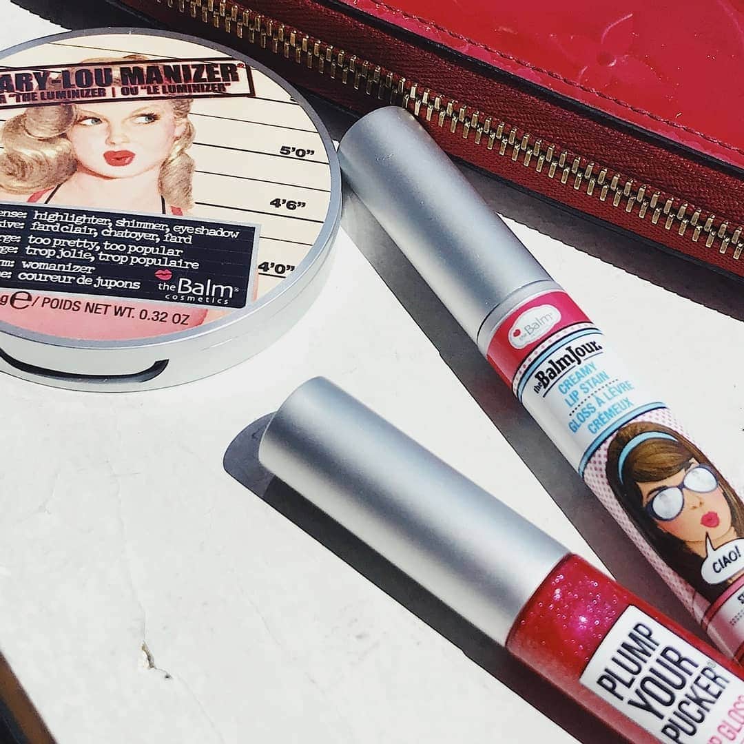 the Balmさんのインスタグラム写真 - (the BalmInstagram)「Start your holiday shopping early this year! Get these makeup bag staples for 50% off, limited time only! ❤️  #thebalm #thebalmcosmetics #happyshopping #holiday #tistheseason #gift #beauty #glam #cleanbeauty #giftidea」11月22日 10時02分 - thebalm