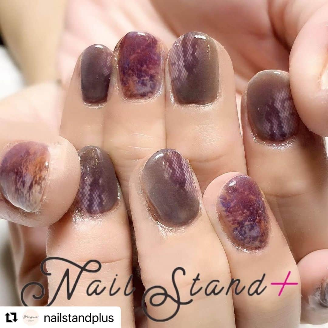 ネイルスタンド　ツメコのインスタグラム：「#Repost @nailstandplus with @make_repost ・・・ いつもご来店 誠にありがとうございます🥺♡ . 最近はありがたいことに新規のお客様のご来店も増えております🙇‍♀️🙇‍♀️♡ ご紹介してくださるお客様も多くて感謝です🙏🙏 . 11月中旬に入り今年もあと少し🤏 クリスマスシーズンはご予約が少し 混み合う場合がございますので お早めにご予約ください🥰 . .  #NailStand＋ #nail #ネイルスタンドプラス #彦根 #ネイルサロン彦根 #彦根ネイルサロン #彦根市 #彦根観光地 #プリンターネイル #デザインネイル #ツメコ #tsumeco #nails #秋ネイル #ジェルネイル #ネイルサロン滋賀 #時短ネイル #大人可愛い #スピーディーネイル #米原ネイルサロン #長浜ネイルサロン  #💅 #ツメコネイル #多賀ネイルサロン #ネイルサロン多賀 #子供同伴ok」