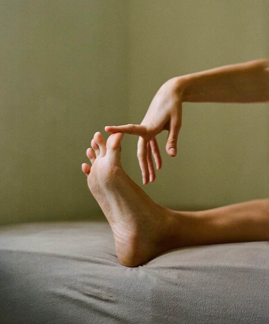 ベンシモンのインスタグラム：「Saturday mood ✨ Et vous, c’est quoi votre programme confiné ?  📸 @seeavton  #chill #inspiration #mood #confinement」