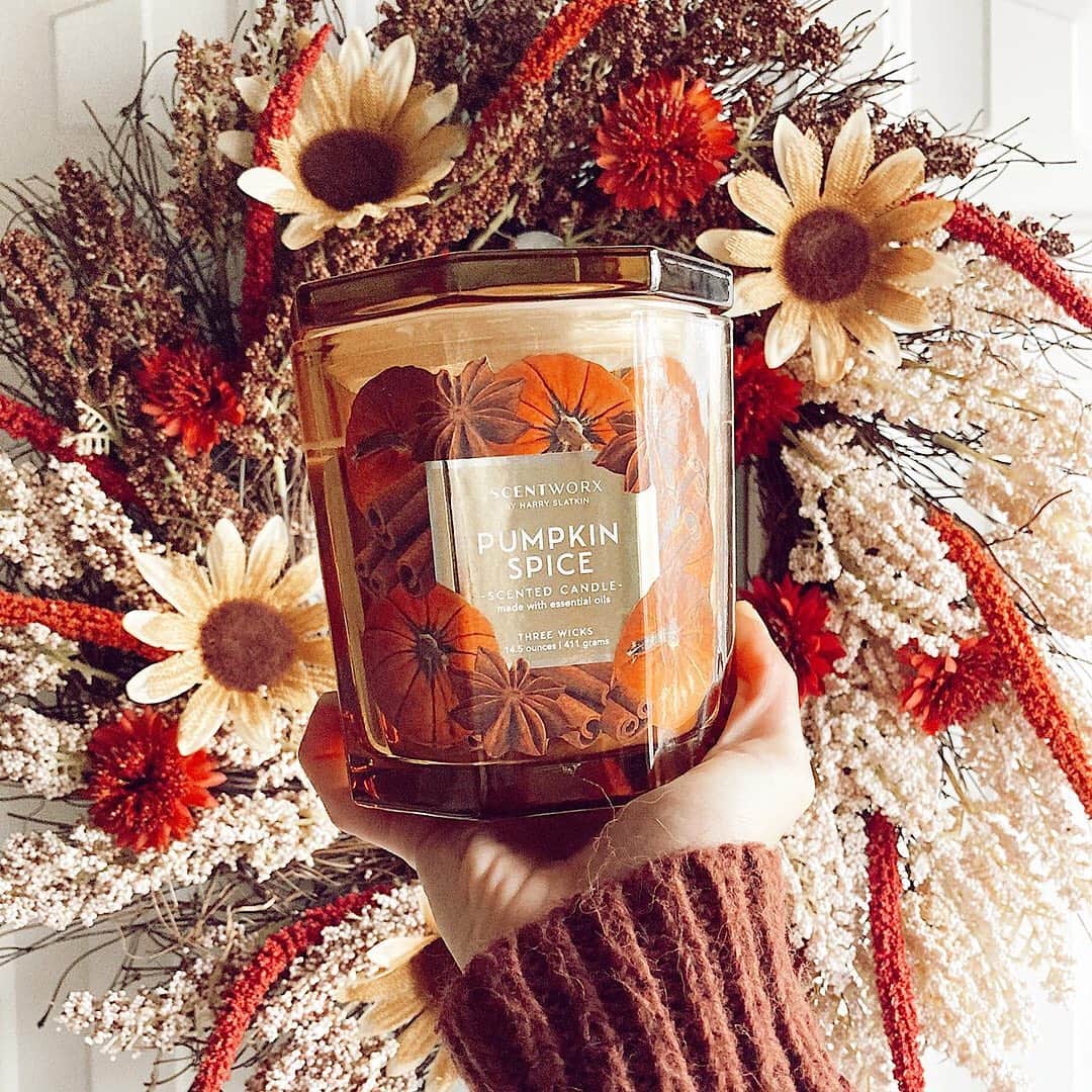 ロック&リパブリックのインスタグラム：「Is it really fall if you don’t get at least one scented candle? 🍁 Tap to shop ScentWorx. 📸 @laur_nicolee #Kohls」