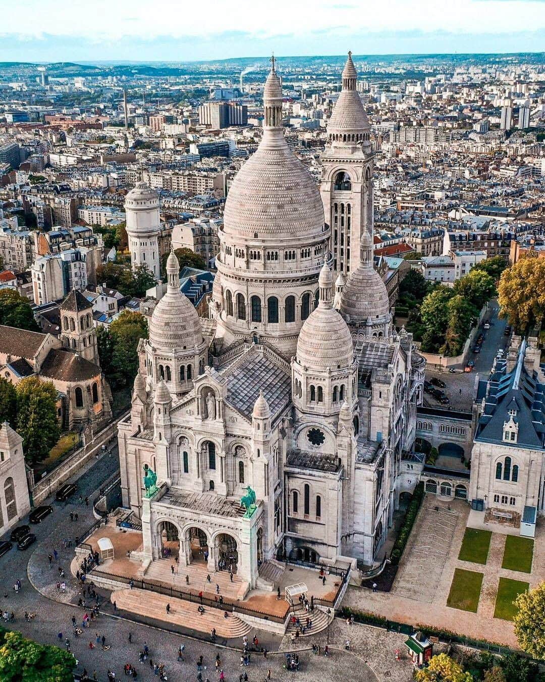 Architecture - Housesさんのインスタグラム写真 - (Architecture - HousesInstagram)「⁣ #Paris treasures.🎠⁣ 1,2,3,4,5 would you like to visit?⁣ Leave your comment below!⁣ _____⁣⁣⁣⁣⁣ 1- The Basilica of the Sacred Heart, Montmartre⁣ 2- The Eiffel Tower⁣ 3- Le Pont Neuf⁣ 4- Musée du Louvre⁣ 5- Arc de Triomphe⁣ #archidesignhome⁣ _____⁣⁣⁣⁣⁣ #france #architecture #arquitectura #europe #europa #travel #travelphotography #archilovers ⁣#travelingtheworld #visitafrance #architecturelovers⁣」11月22日 1時51分 - _archidesignhome_