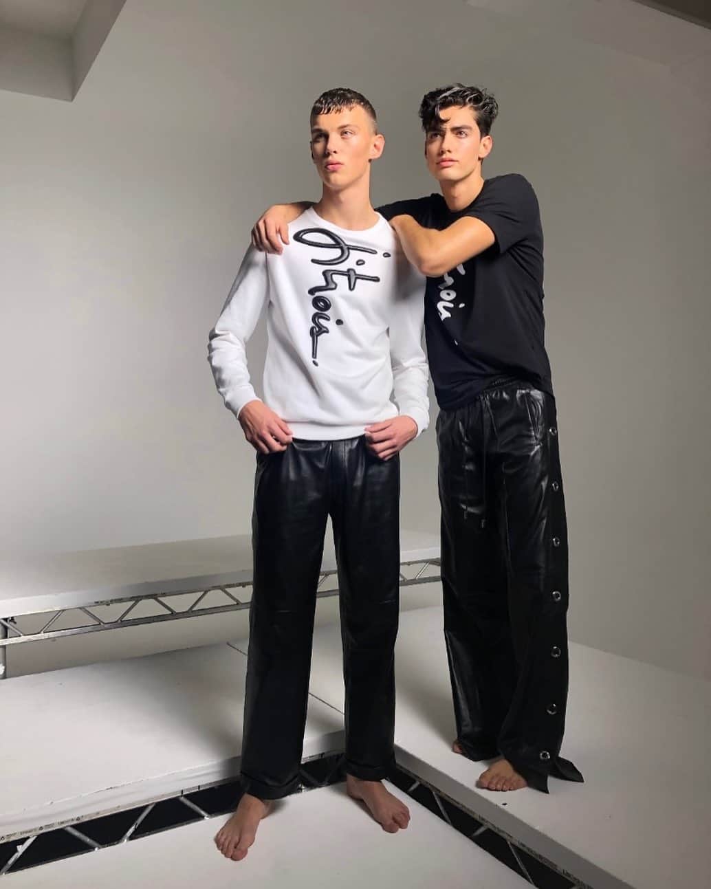 のインスタグラム：「A POWERFUL JITROIS AURA #jitroisklub  ⠀⠀⠀⠀⠀⠀⠀ ⠀⠀⠀⠀⠀⠀⠀⠀⠀ Thanks to #rankinarchive, #pascalsaal @liambiggs00  and #thefullservice ⠀ ⠀⠀⠀⠀⠀⠀⠀⠀⠀  Styled by #kimhowells⠀⠀⠀⠀⠀⠀⠀⠀⠀  Production Design by #marcoturcich⠀⠀⠀⠀⠀⠀⠀⠀⠀  Hair by #nickirwinhair⠀⠀⠀⠀⠀⠀⠀⠀⠀ ⠀⠀⠀⠀⠀⠀⠀⠀⠀  ⠀⠀⠀⠀⠀⠀⠀⠀⠀⠀⠀⠀⠀⠀⠀⠀」