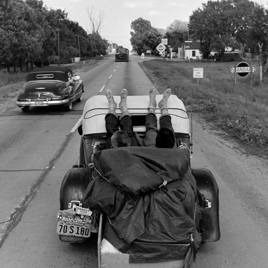 lifeのインスタグラム：「A California family cruises down Route 30, 1948. To take a road trip on this iconic highway that stretches from Oregon to New Jersey, check the link in bio. (📷Allan Grant/LIFE Picture Collection) #roadtripusa #route30 #1940s #vintagecars」