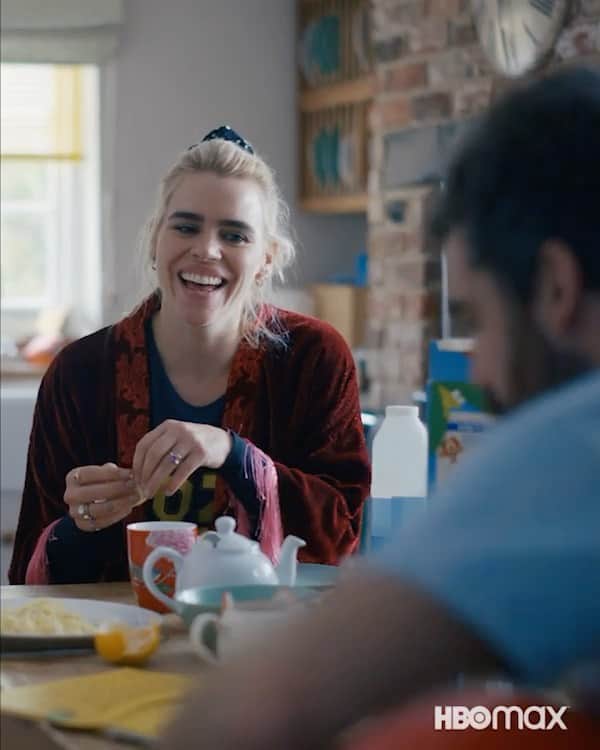 アマンダ・デ・カディネットのインスタグラム：「#AD: If you grew up in England, like I did, then you know who Billie Piper is. I was lucky enough to photograph her for British Vogue and she is an incredible talent. I HATE SUZIE her new series on HBO Max, is written and produced by Billie and directed by the fantastic @Georgiporgie. This show is a brilliant example of what happens when women get to tell our narratives. The raw honesty and beautifully messy coming undone of Suzie is me, you and so many womxn who are just doing the best they can, to keep shit together and wonderfully fucking up in the process. @BilliePiper I am in awe of the show you have made! Yes this is an ad but I mean everything I am saying about this show. @hbomax #IHateSuzie https://lnk2.io/wPKwDLg」