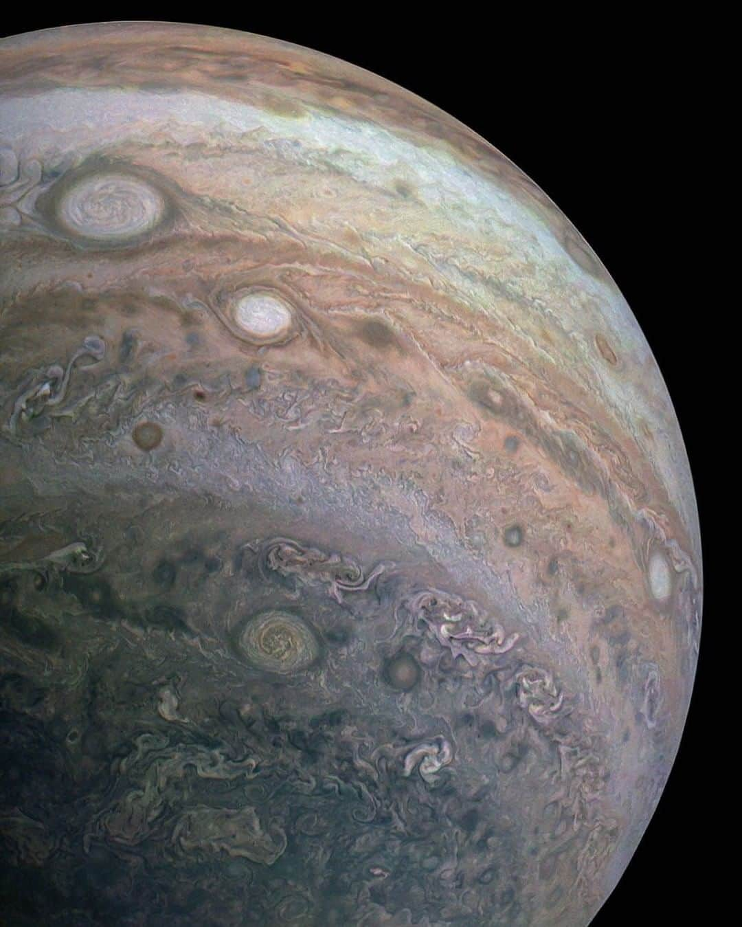 Discoveryさんのインスタグラム写真 - (DiscoveryInstagram)「This enhanced-color image from #NASA’s Juno spacecraft captures the striking cloud bands of #Jupiter’s southern latitudes. Jupiter is not only the largest planet in the solar system, it also rotates at the fastest rate, completing a full day in just 10 hours. This rapid spinning creates strong jet streams, separating Jupiter’s clouds into bright zones and dark belts that wrap around the planet.  Caption + Image credit: Image data: @nasa/JPL-Caltech/SwRI/MSSS  #science #planets #space #clouds #spacesaturday💫」11月22日 2時00分 - discovery