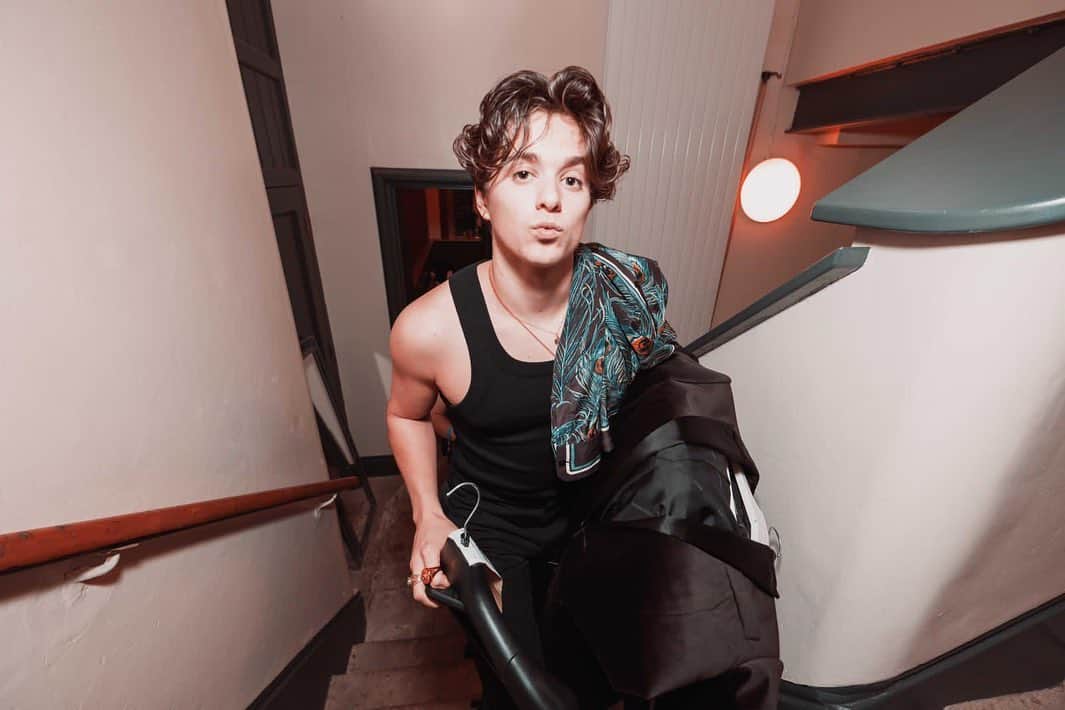 コナー・ボールのインスタグラム：「CAN’t WAIT FOR THE SHOW 💖✨」