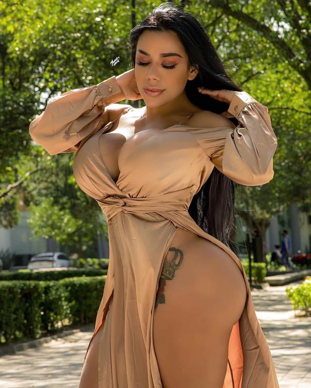Kendra Lustさんのインスタグラム写真 - (Kendra LustInstagram)「Follow the curves all the way around .. follow my sexy girl @latinbeauty to see what surprises she will send u.」11月22日 2時05分 - kendralust