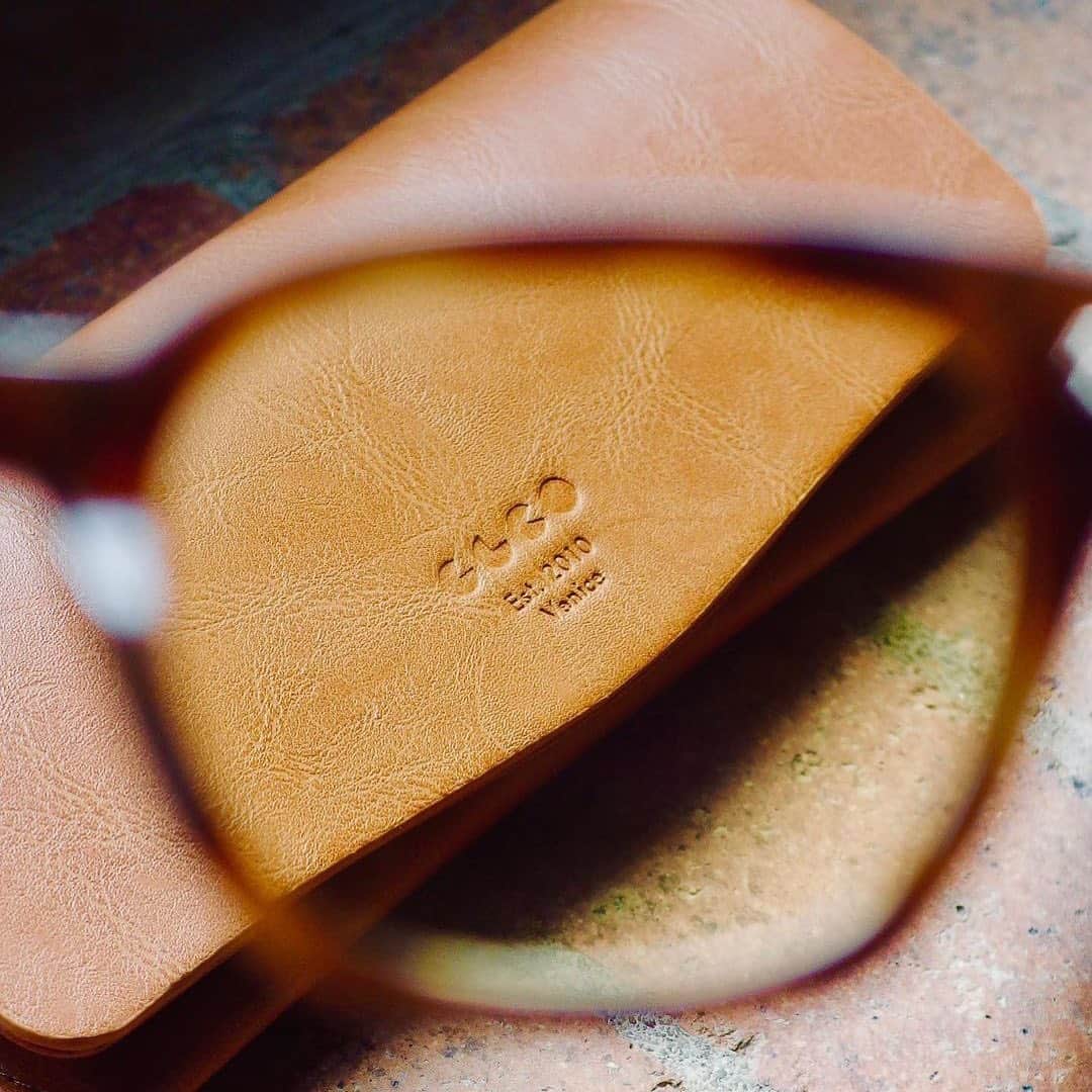 ジーエルシーオーのインスタグラム：「Stay laser focused with ZEISS BioChrom Focus yellow lenses, which improve your ability to concentrate and increase your alertness.」