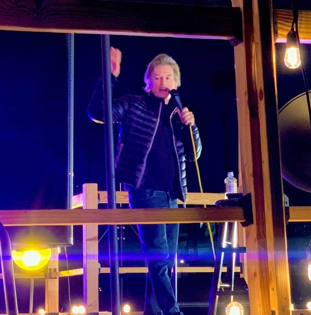 デヴィッド・スペードのインスタグラム：「Did a quick last minute super safe stand up set last night at #magicasphalt at the Magic Castle. Great time, lots of cars, got a beeping ovation.」