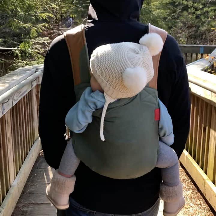 サマンサ・ドロークのインスタグラム：「Exploring waterfalls and caves. 🤍」