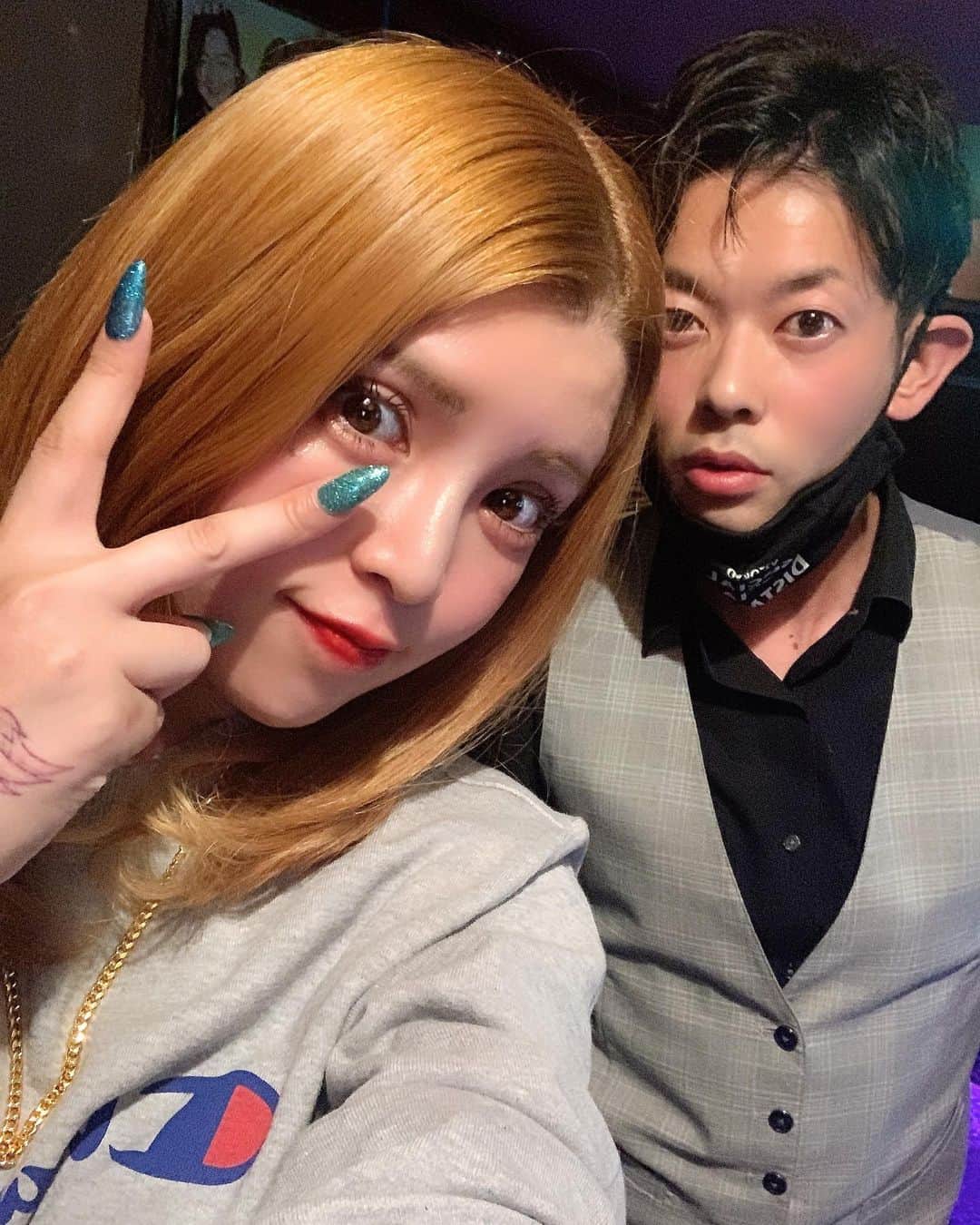 坂口杏里のインスタグラム：「カシェット、 オープンしてます😝💕 木下パイセン、ゆずちゃんといます⭐️  09054307175  ↑何かあればこちらまで！ Bar Cachette (カシェット) 東京都新宿区歌舞伎町2-11-7 メトロビル4階 営業時間 1:00～  お待ちしてますん💕 男性１時間3000円 女性１時間1500円 （飲み放題）  ライン交換写メ撮ろ♡」