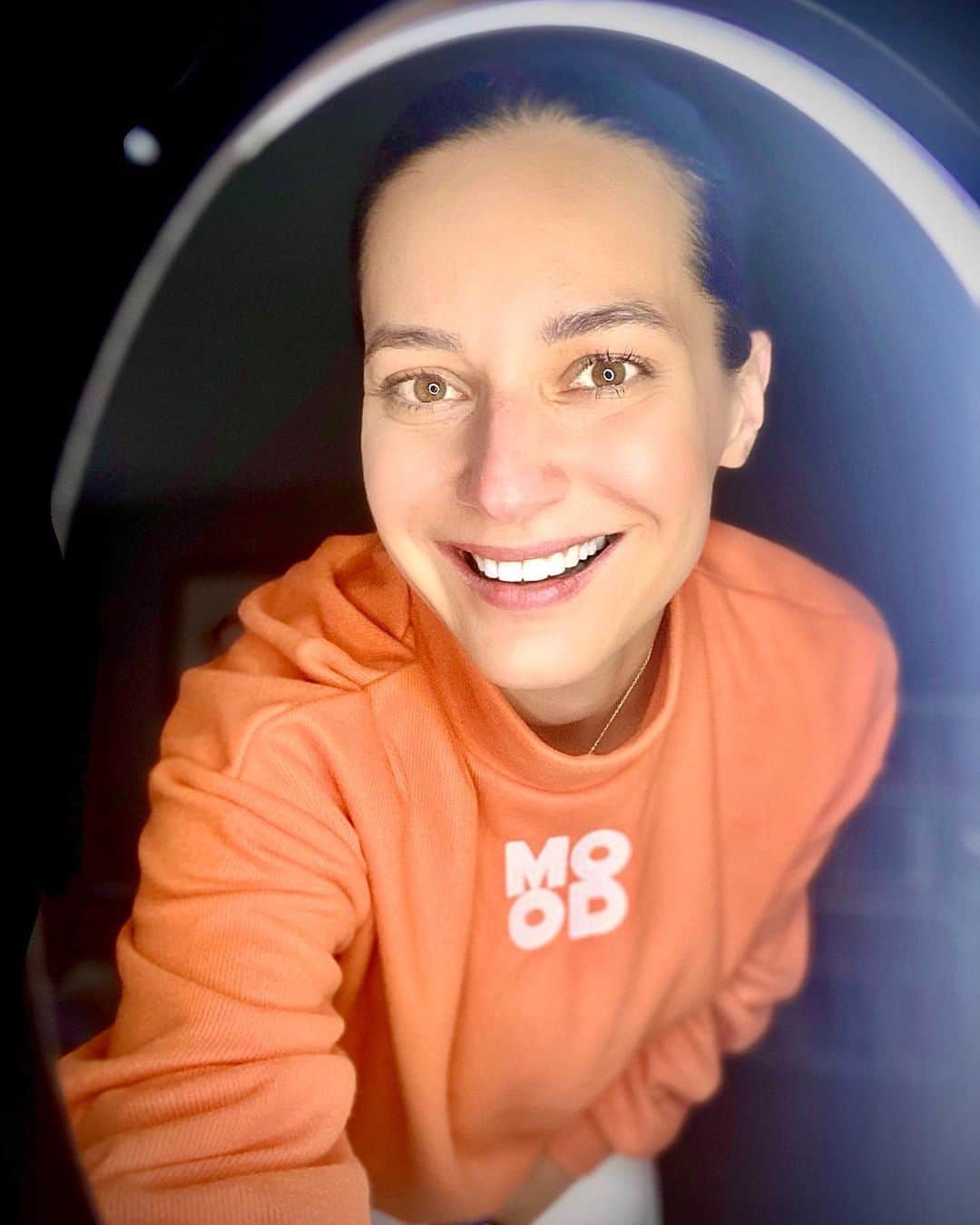 Sedef Avciのインスタグラム：「Ring my bell geldi aklıma ama bununla hiç alakası yok aslında. Tamam sustum.😂🤫😬」