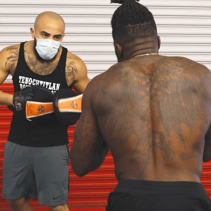 ネイト・ロビンソンのインスタグラム：「Only one more week until the fight! New YouTube video out now! Link in bio!」