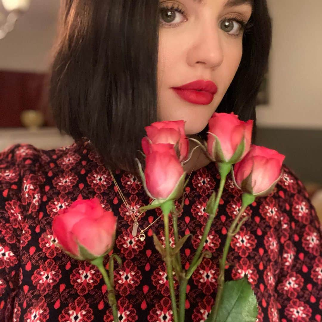 ルーシー・ヘイルさんのインスタグラム写真 - (ルーシー・ヘイルInstagram)「Happy day one of @hatinggamemovie Shortcakes🌹🥀 - grateful we could safely make this happen before the end of the year- here’s to Lucy Hutton,red lipstick, tweed, Joshua Templeman and a lot of sexual tension...like, a lot 🚻」11月22日 2時27分 - lucyhale