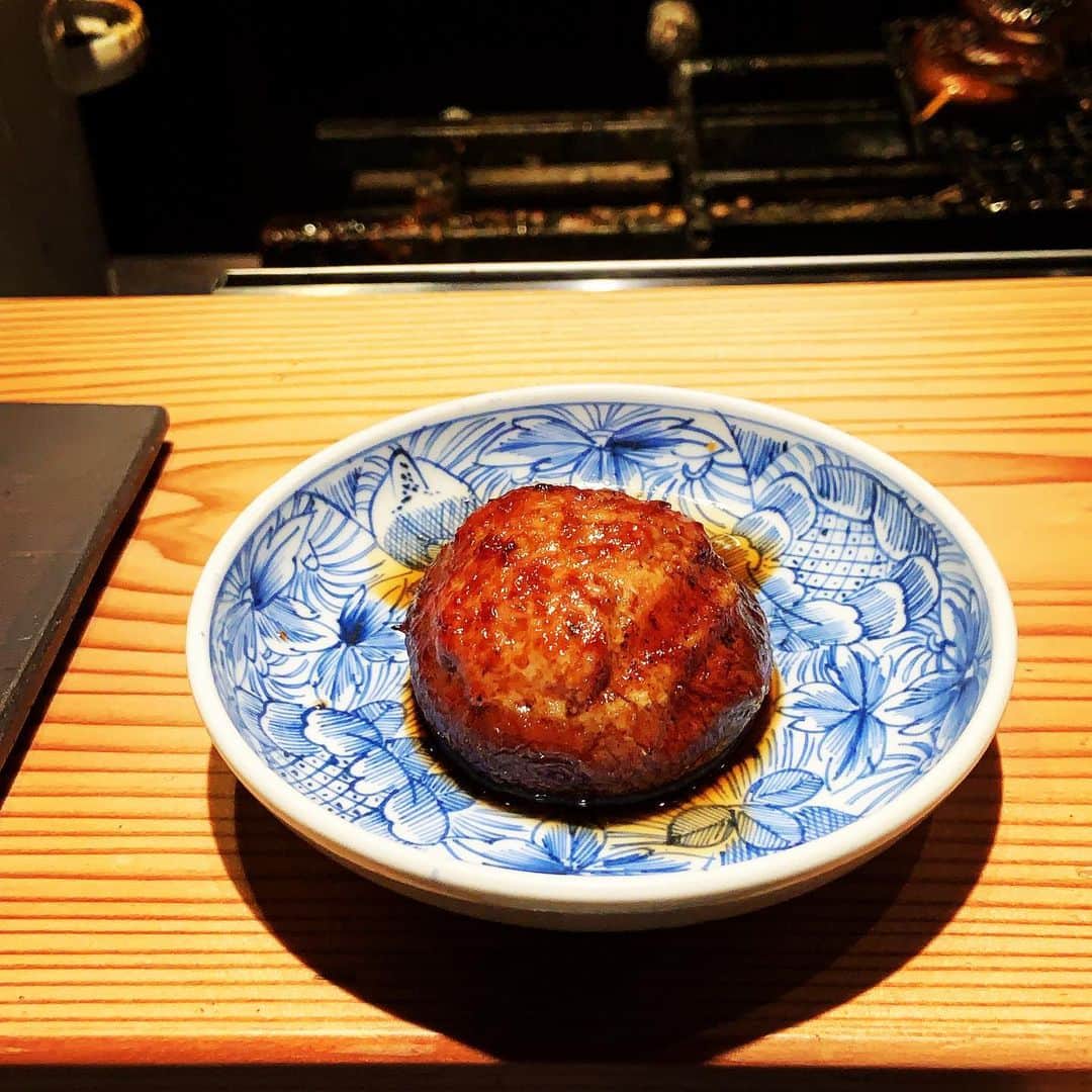 志摩有子さんのインスタグラム写真 - (志摩有子Instagram)「お初の茶太郎さんへ。噛み締めるほどに旨みがほとばしる焼き鳥の数々。コースの合間に出てくる一品もどれも気の利いたものばかり。いいお店教えていただきました。  #焼き鳥 #リピ決定」11月22日 2時30分 - ariko418