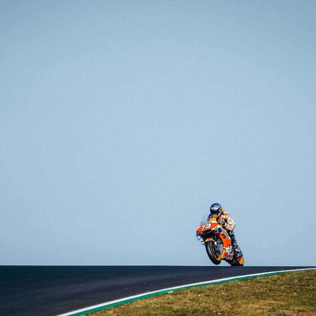 レプソル・ホンダさんのインスタグラム写真 - (レプソル・ホンダInstagram)「Sky’s the limit ⠀⠀⠀⠀⠀⠀⠀⠀⠀ #PortugueseGP #MotoGP #AM73 #AlexMarquez #SB6 #StefanBradl #Repsol #Honda #RepsolHonda #HRC #RC213V #ThePowerOfDreams #Racing #Motorcycle #Team #OneHeart」11月22日 2時34分 - hrc_motogp