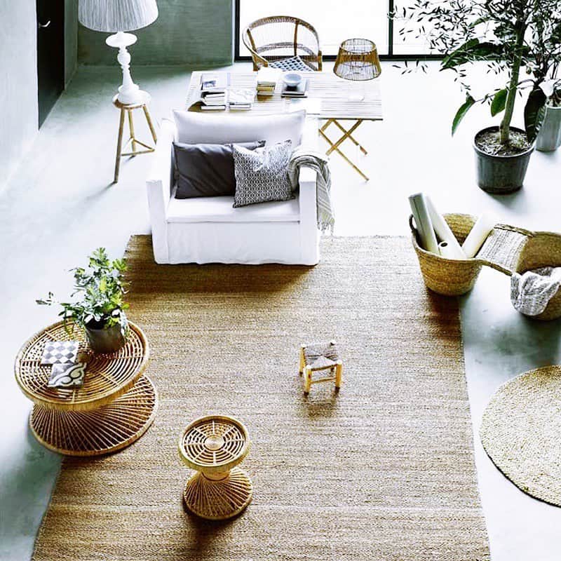 のインスタグラム：「I like mixing modern minimalistic with bohemian hand made pieces. What do you think? 🦊.#modernbohemian  . . . . #furniture #apartmenttherapy #woodstool rattanfurniture #myinterior #bohostyle #woodfurniture #bohohome #bohodecor #stool #modernfarmhouse #morninglight #interior4all #americanstyle #woodenhouse #interior123 #interior4inspo #interior_delux #interiordesign #wood #stylraven #mynordicroom #farmhousestyle」