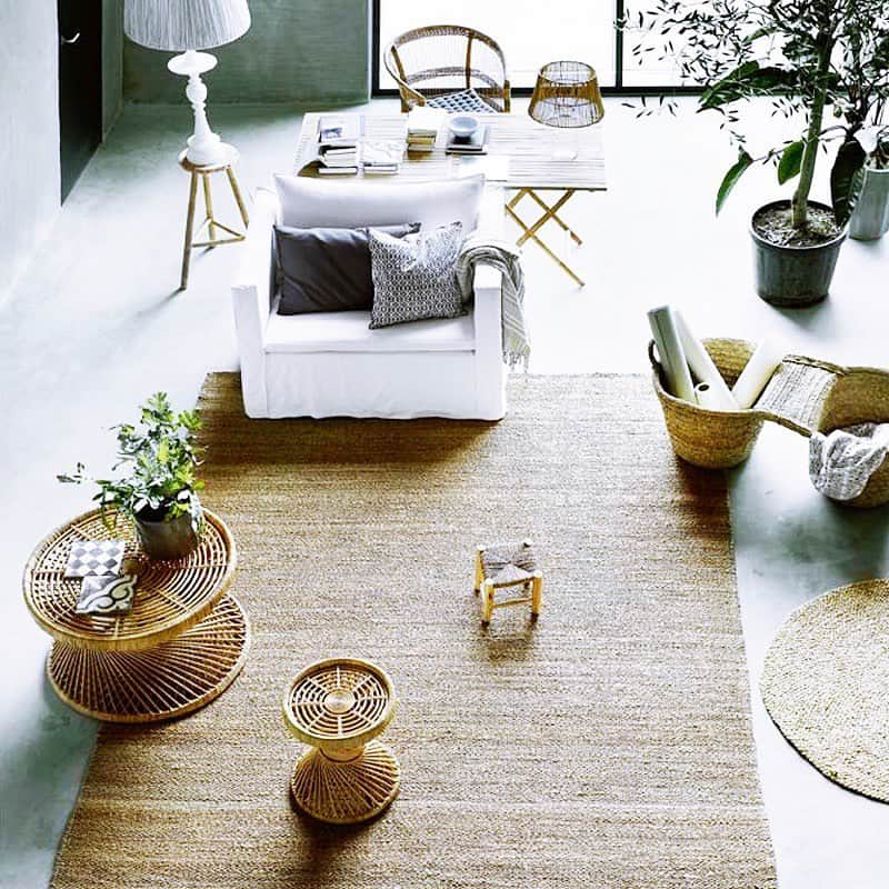 チップ＆ペッパーさんのインスタグラム写真 - (チップ＆ペッパーInstagram)「I like mixing modern minimalistic with bohemian hand made pieces. What do you think? 🦊.#modernbohemian  . . . . #furniture #apartmenttherapy #woodstool rattanfurniture #myinterior #bohostyle #woodfurniture #bohohome #bohodecor #stool #modernfarmhouse #morninglight #interior4all #americanstyle #woodenhouse #interior123 #interior4inspo #interior_delux #interiordesign #wood #stylraven #mynordicroom #farmhousestyle」11月22日 2時43分 - sarafernstrom_