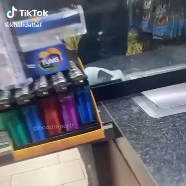 リル・デュヴァルのインスタグラム：「Some of y’all will risk y’all life trying to go viral 😂😂😂😂😂😂😂😂 but seriously tho stop fucking with random people. You don’t know what they might be going through.」