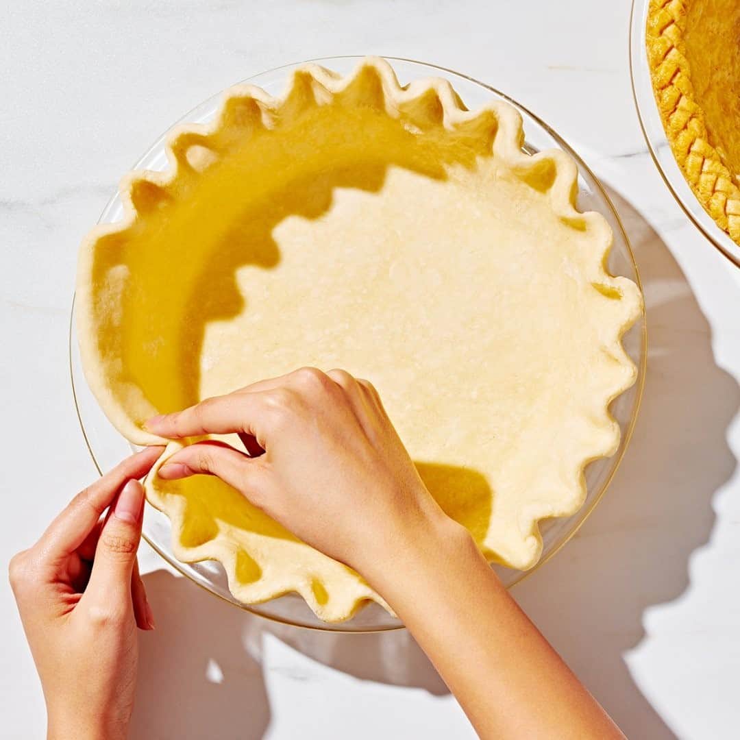 OXOさんのインスタグラム写真 - (OXOInstagram)「Go ahead, treat yourself to ornate pie crusts this Thanksgiving. We’ve assembled our best tips to help you conquer any pie-making fears. Get the guide through the link in bio.   (Hint: place a bag of ice on your work surface to keep your dough cool while you roll it out)」11月22日 3時04分 - oxo