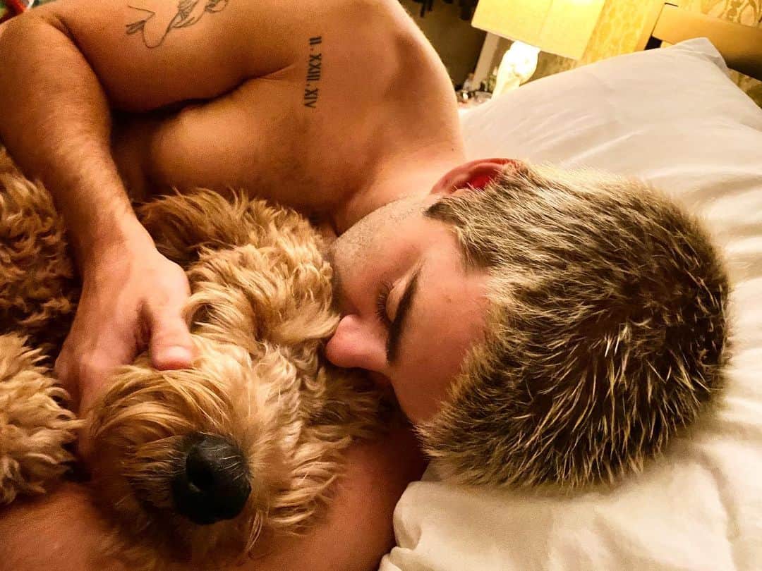 ジャック・グリフォーのインスタグラム：「Love is at the center」