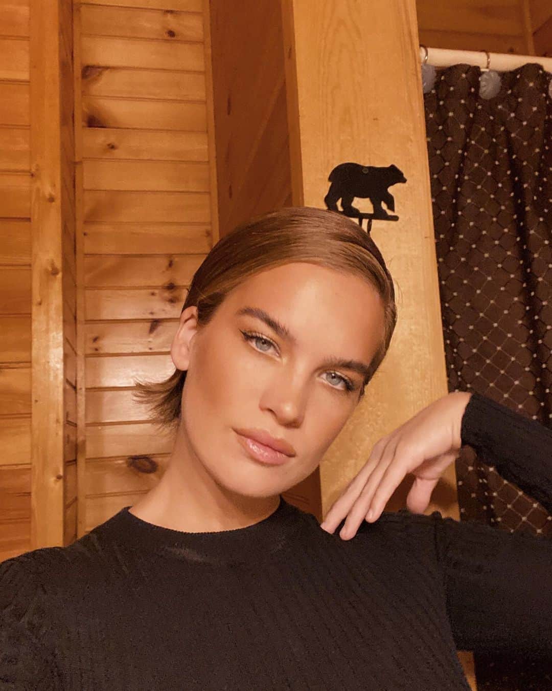 ストーミ・ヘンレイのインスタグラム：「I was channeling Mary Swanson from Dumb and Dumber 80’s apres ski chic lolllll」