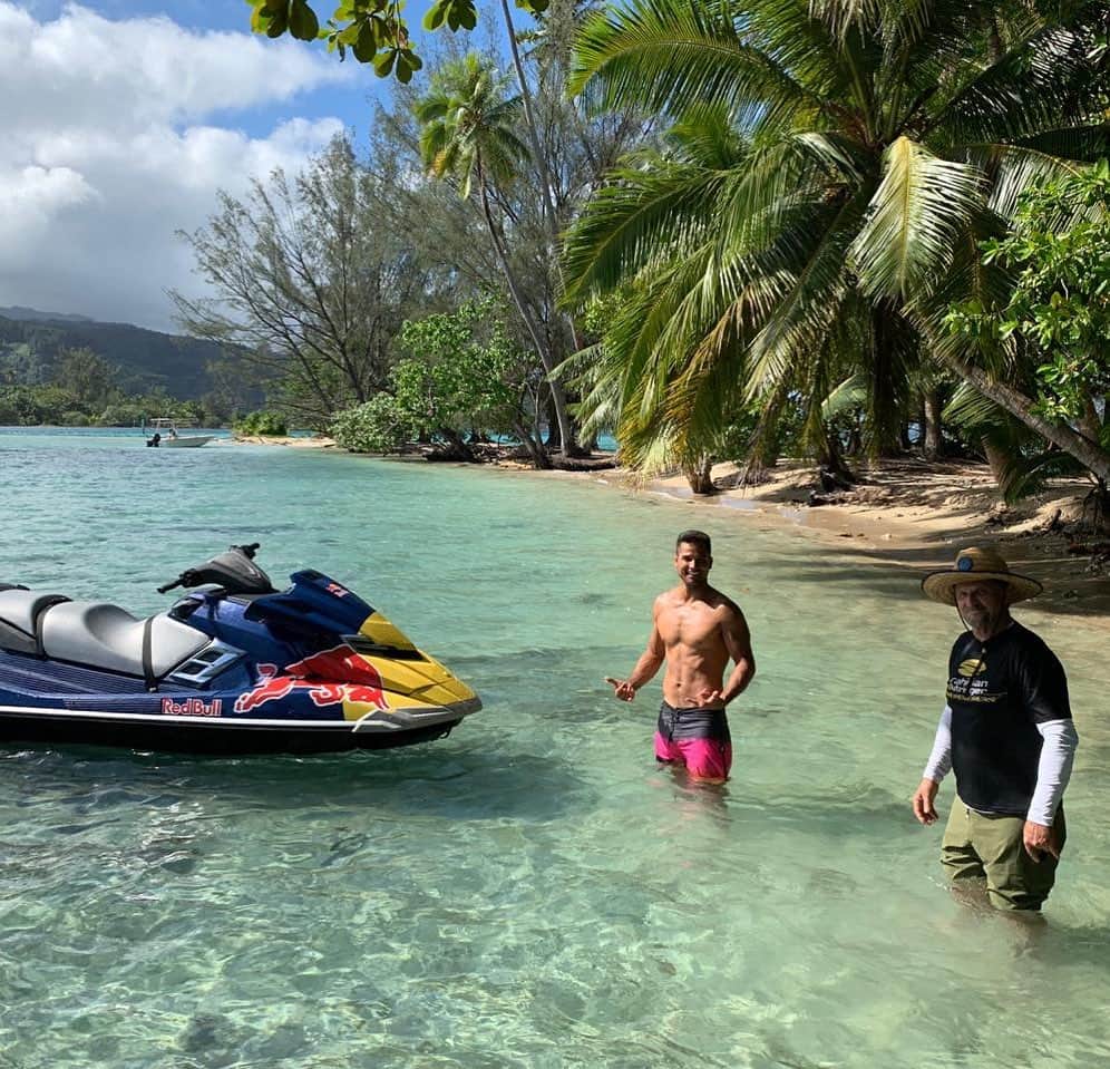 ミシェル・ボレーズのインスタグラム：「On location with papi joe 😁😁😁」