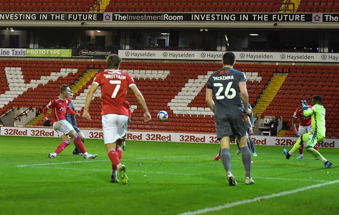 コーリー・ウッドローのインスタグラム：「Bar...Bar...Goal🤣Got there in the end! Great performance from the lads today!! @callum12styles unbelievable goal😩」