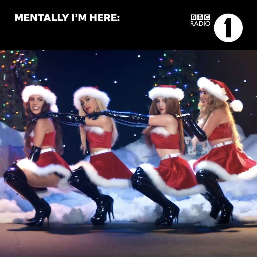 BBC Radioさんのインスタグラム写真 - (BBC RadioInstagram)「can't celebrate christmas too early if time no longer exists 🤗🎄」11月22日 3時41分 - bbcradio1