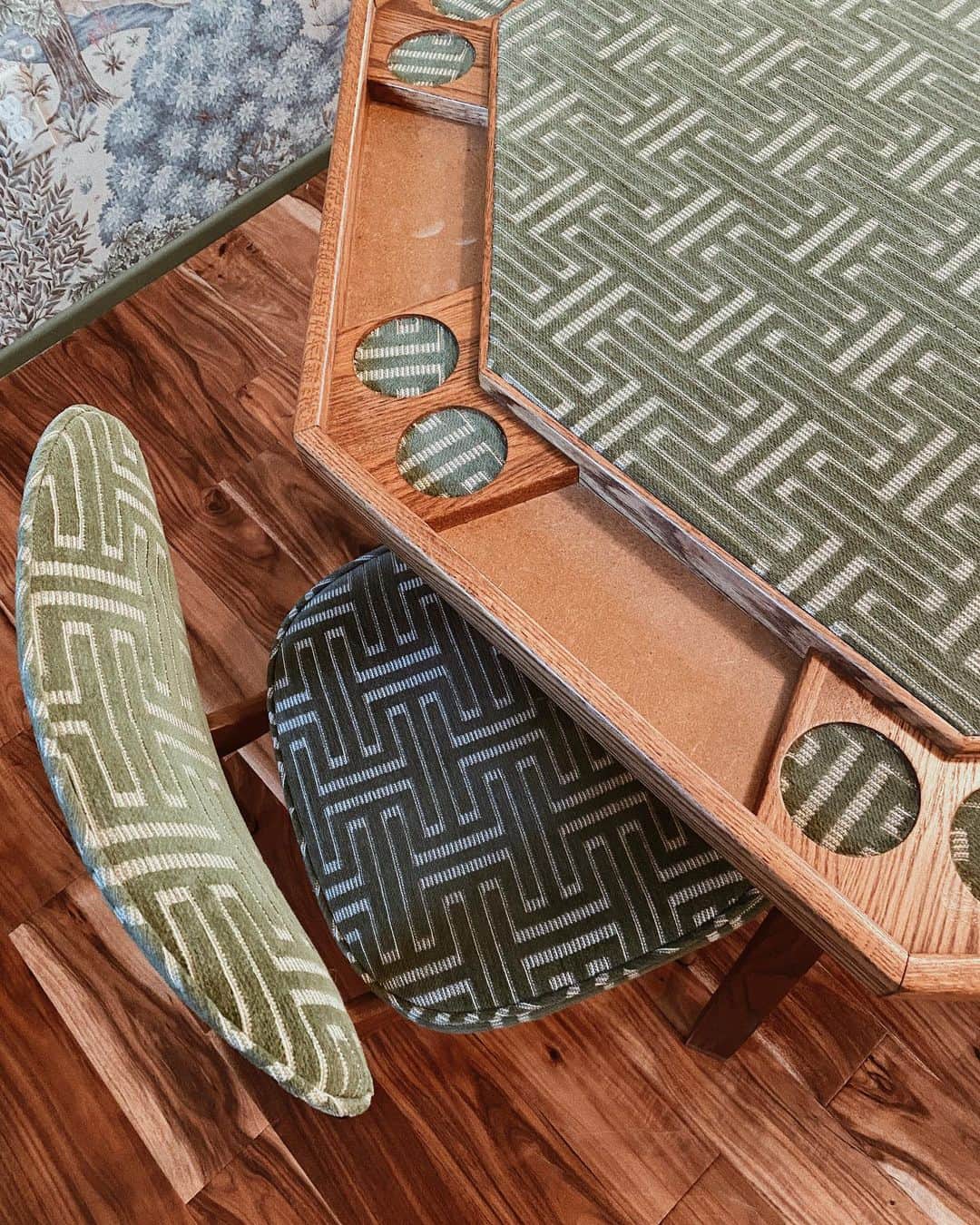 Camden Scottのインスタグラム：「I will be having daily dreams about this green game room and specifically this card table until I have my own」