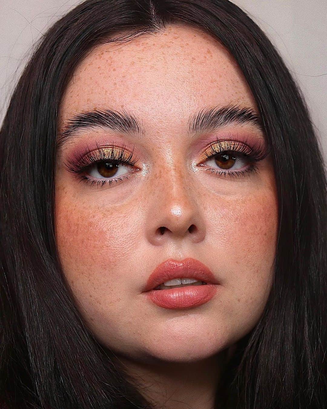 NYX Cosmeticsさんのインスタグラム写真 - (NYX CosmeticsInstagram)「Blessing your feed with a lil holiday glam ✨ @bribri.tx slays this glitzy #MOTD wearing our new Diamonds & Ice, Please Mega Shadow Palette + Butter Gloss in 'Creme Brulee' + Matte Setting Spray 💎 Shop the look at @ultabeauty 💖 • #icedathome #nyxcosmetics #nyxprofessionalmakeup #crueltyfreebeauty」11月22日 3時58分 - nyxcosmetics