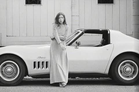 オリバーピープルズさんのインスタグラム写真 - (オリバーピープルズInstagram)「#JoanDidion and with her #CorvetteSingray in Hollywood, 1968. #OPinspiration」11月22日 4時01分 - oliverpeoples