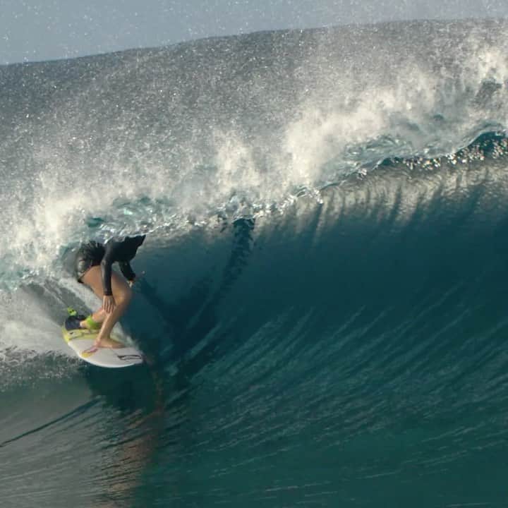 キャロライン・マークスのインスタグラム：「Reminiscing ..💙🏝🤤」