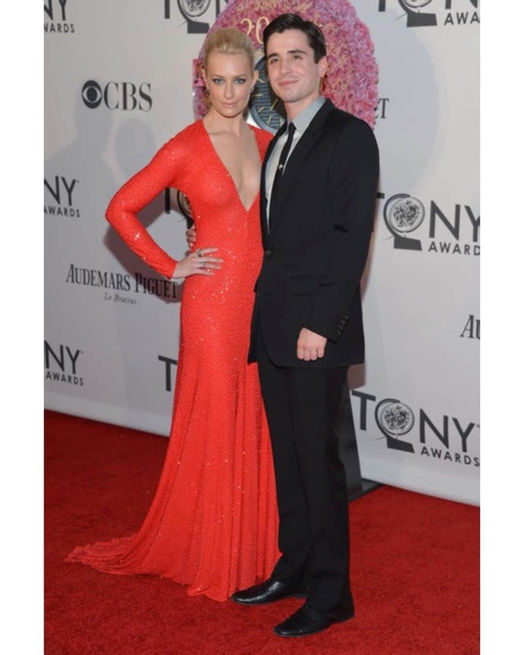 ベス・ベアーズのインスタグラム：「I miss theater. I miss New York. I miss my best friend @mattfdoyle - this is the longest I've gone without seeing him. He was going to be nominated for the @thetonyawards this year before everything shut down. Support your #Broadway theater artists and crews right now if you can spare any donations.」
