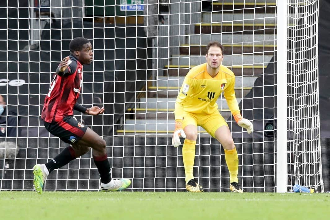 アスミル・ベゴヴィッチさんのインスタグラム写真 - (アスミル・ベゴヴィッチInstagram)「Big fight back today to get the 3 points. Great spirit by the whole team. @ab1gk @officialafcb 👊🏻🍒⚽️🆎🧤」11月22日 4時30分 - asmir1