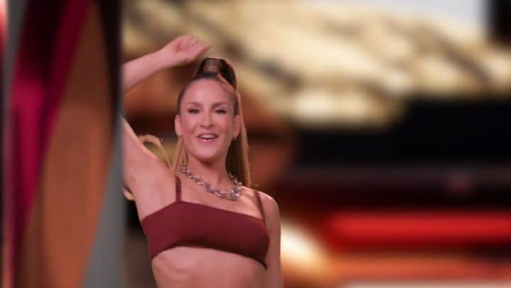 Claudia Leitteのインスタグラム：「O que importa é ter domínio próprio, né, non? Em qual dessas vibes você está:  1. "Rodou, rodou, rodou e não deu outra... você veio parar na minha boca" 2. "Nunca mais cê pega essa coisa linda"」