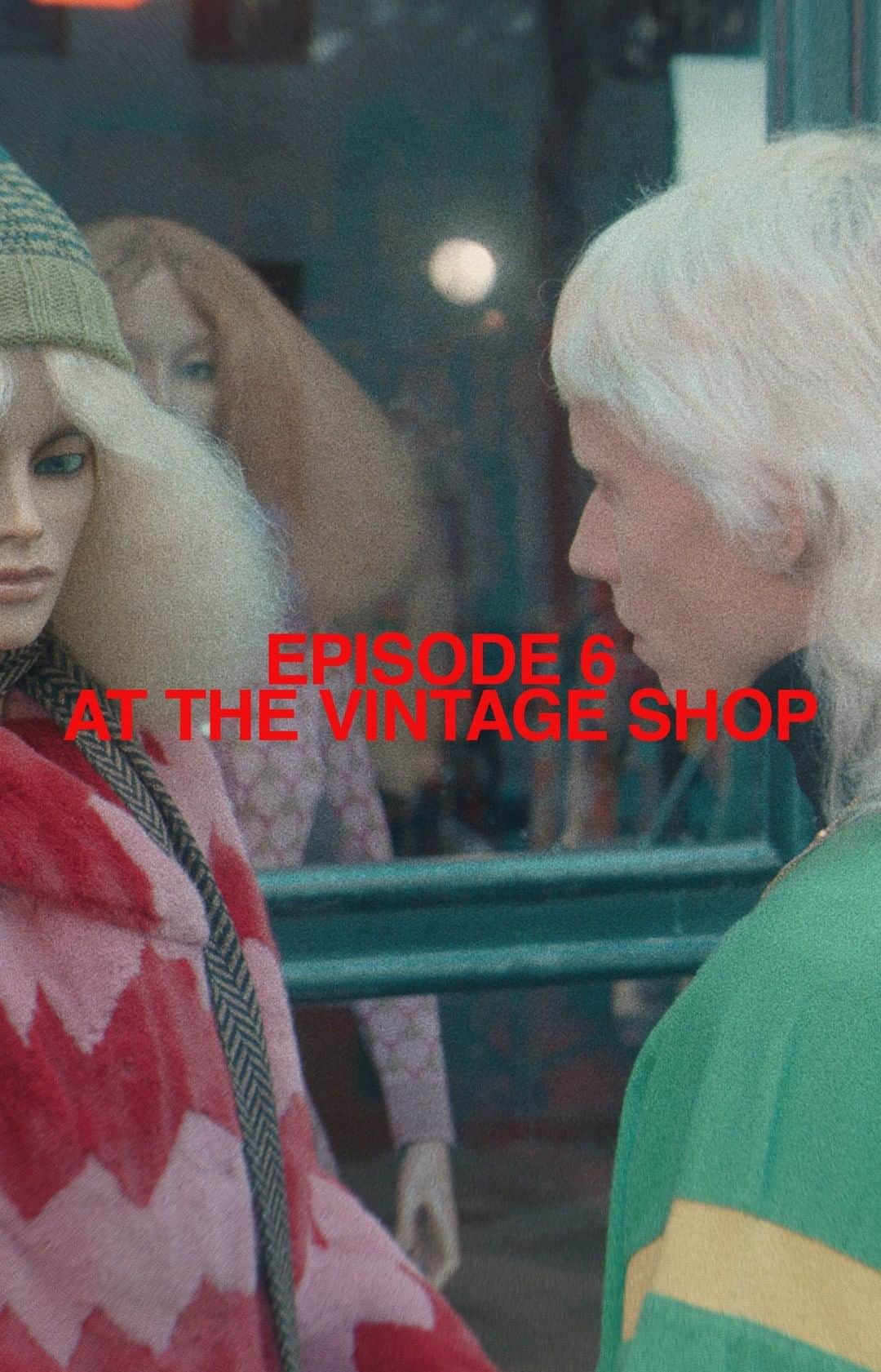のインスタグラム：「On the streets of Rome, Silvia (@silviacalderoni) discovers a vintage shop with a neon Gucci sign in the window. As she and a diverse cast of customers begin to try on pieces, an enigmatic woman walks into the store, played by singer and songwriter Florence Welch @florence. The visitor writes out fragments of a poem on pieces of paper, and tucks them away inside the garments. Directed by @gus_van_sant and @alessandro_michele. #GucciOuverture #GucciFest Music:  GUS VAN SANT ‘Blue Frank’ ‘Wavy Gravy’ ‘Ken Kesey’ Copyright © 2020 Gus Greene Van Sant Jr, BMI  G.V. SVIRIDOV (A. PUSHKIN) ‘The Bells of Dawn (Zoryu b’yut)’ Dmitri Hvorostovsky (baritone), The Grand Choir ‘Masters of Choral Singing’, Lev Kontorovic (Conductor) Courtesy of NAXOS Deutschland – www.naxos.de © Alexander Sergeevich Belonenko, Vasily Sergeevich Belonenko 2020 - Musical work by G.V. Sviridov.  KIM GORDON ‘Fifty Shades Of Green’ Written by @kimletgordon  Published by: Kobalt Music Publishing Worldwide Ltd obo Forgetful Songs [BMI]」