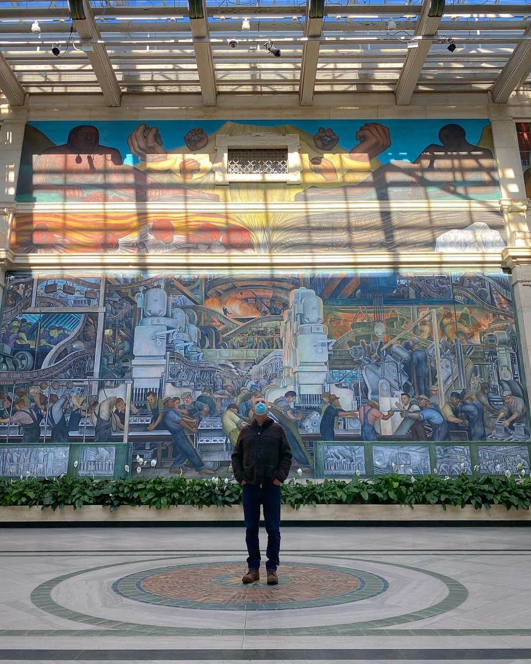 デイブ・クーリエのインスタグラム：「Wishing you all a safe and healthy weekend. Trying to be creative and optimistic during COVID. Got some much needed inspiration @diadetroit - All we have to do is make those letters of COVID mean something else. Here’s what I’ve got - Creative Original Vision In Detroit. What’s yours? #cutitout」