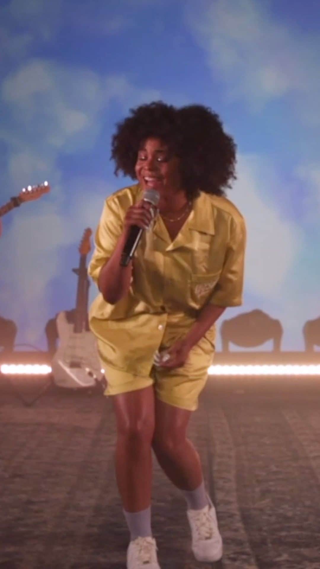 のインスタグラム：「Tayla took "Dance Alone" to @mtvfreshout this week with a performance that I WILL NOT SHUT UP ABOUT 💛」