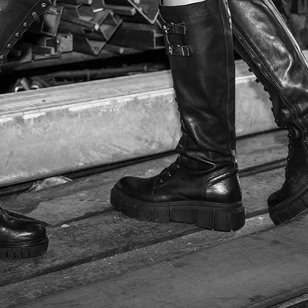 イズロさんのインスタグラム写真 - (イズロInstagram)「#islo #isloisabellalorusso #shoes #boots #fashion #style #anfibi #streetstyle #leather #tulle #shoesaddict #shoppingonline #shopping #madeinitaly #atollo」11月22日 5時01分 - islo_isabellalorusso