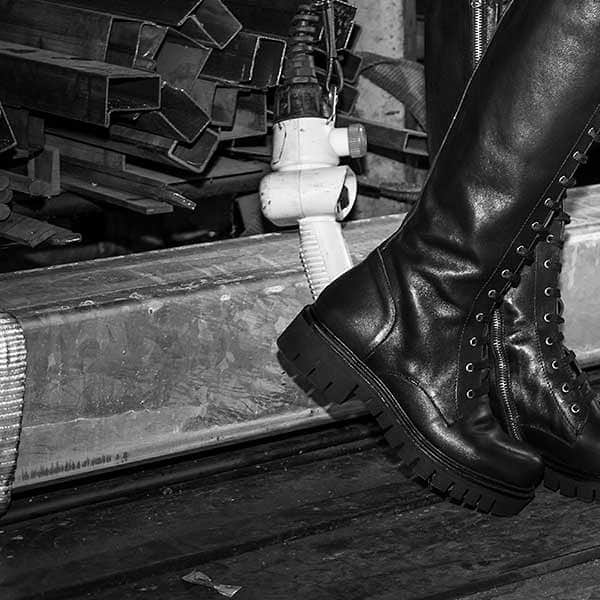 イズロさんのインスタグラム写真 - (イズロInstagram)「#islo #isloisabellalorusso #shoes #boots #fashion #style #anfibi #streetstyle #leather #tulle #shoesaddict #shoppingonline #shopping #madeinitaly #alisia」11月22日 5時02分 - islo_isabellalorusso