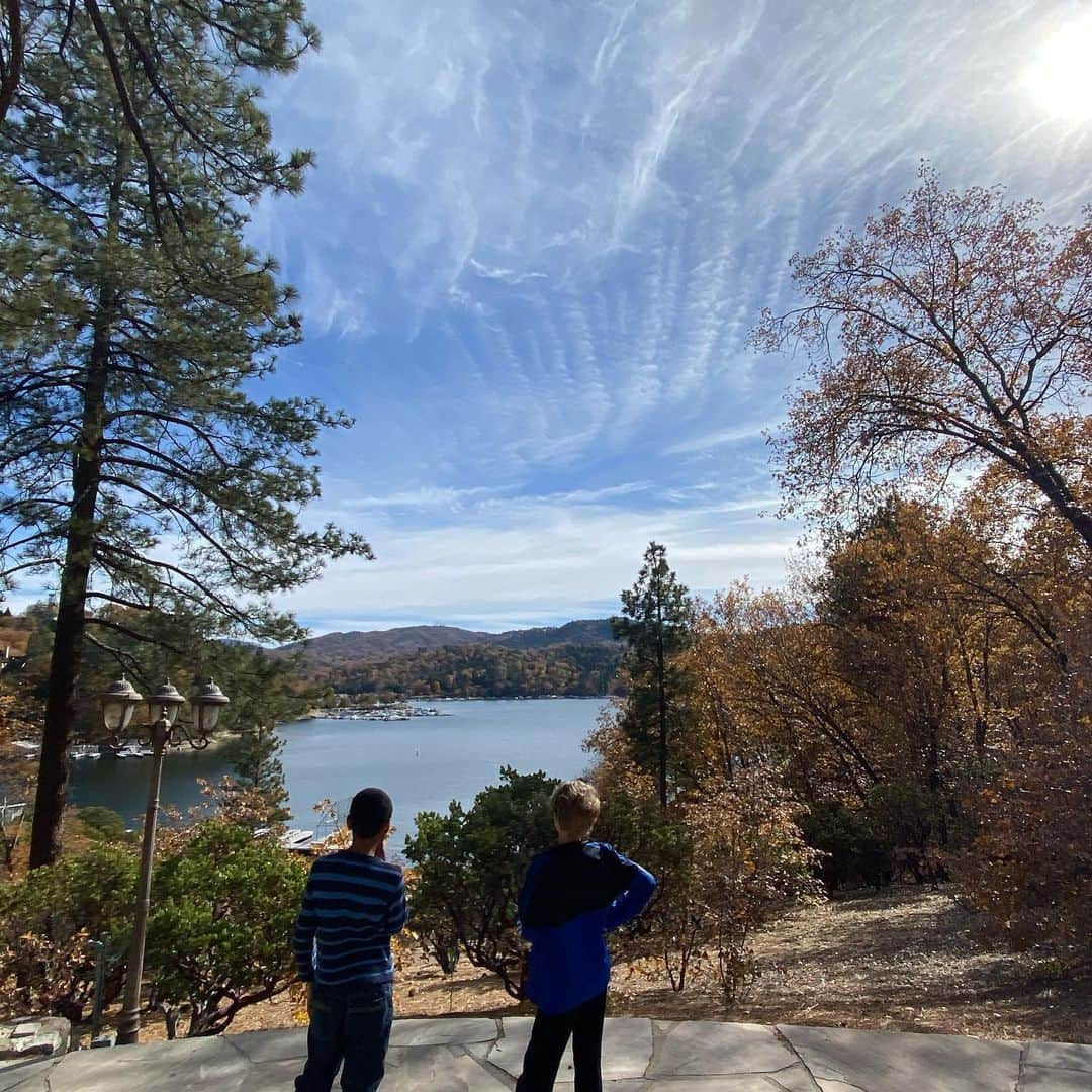 ロビン・シックさんのインスタグラム写真 - (ロビン・シックInstagram)「Visiting Mom at the Lake!」11月22日 5時13分 - robinthicke