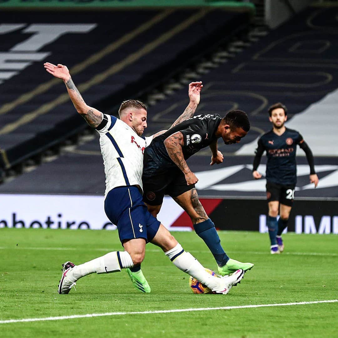 トビー・アルデルヴァイレルトさんのインスタグラム写真 - (トビー・アルデルヴァイレルトInstagram)「Fantastic team performance/clean sheet/win today! Disappointed to pick up an injury, fingers crossed it’s not too bad. Thanks for all the messages 🙌 #COYS」11月22日 5時22分 - tobyalderweireld