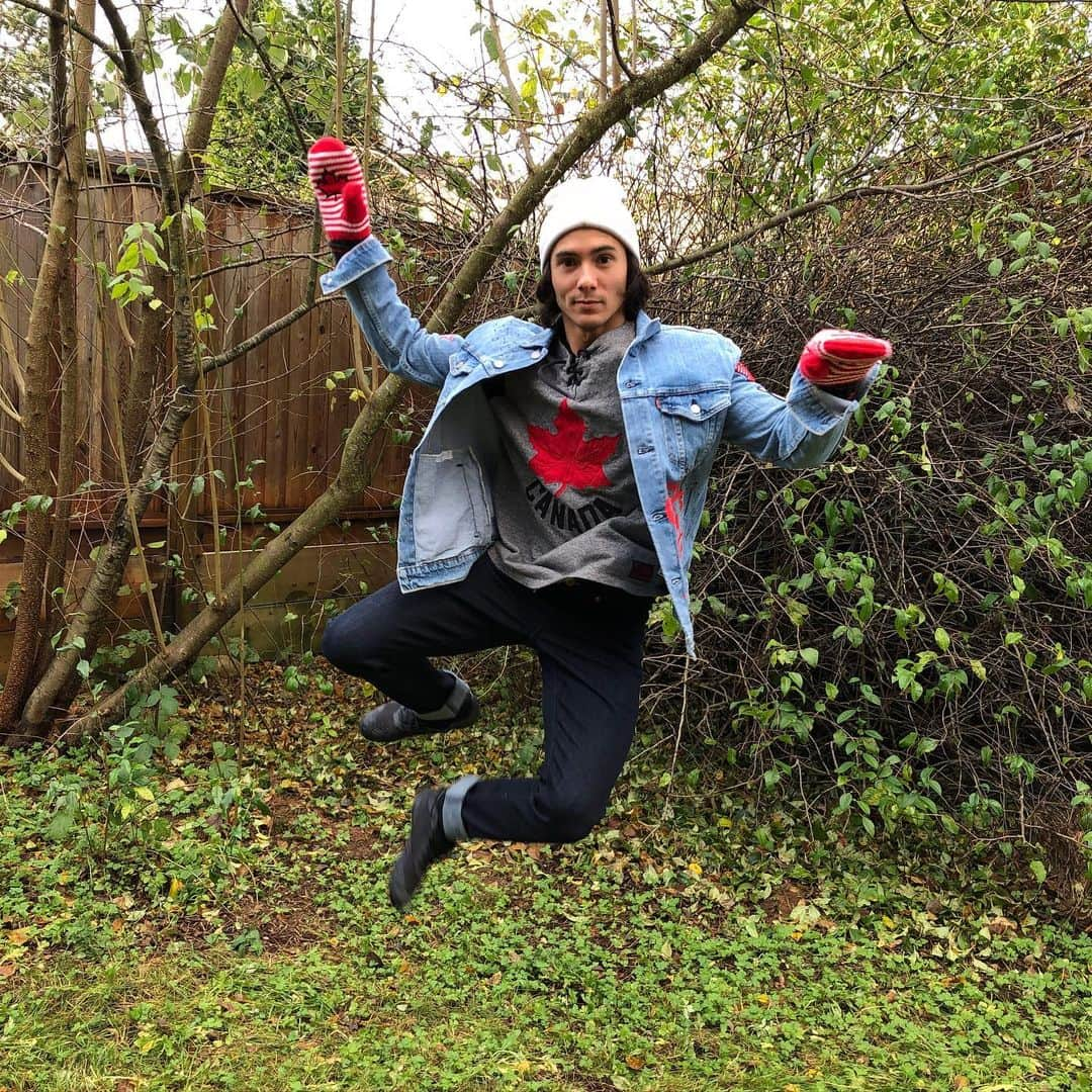 シーン・マコールさんのインスタグラム写真 - (シーン・マコールInstagram)「Today is November 21st - Red Mitten Day! 💝 ⠀⠀⠀⠀⠀⠀⠀⠀⠀ Grab a pair from @hudsonsbay or the link in my profile and support all the @TeamCanada athletes going to Tokyo next year! 🇨🇦 ⠀⠀⠀⠀⠀⠀⠀⠀⠀ These make great stocking stuffers, and keep your hands super toasty 😊 #ad #redmittenday」11月22日 5時23分 - mccollsean