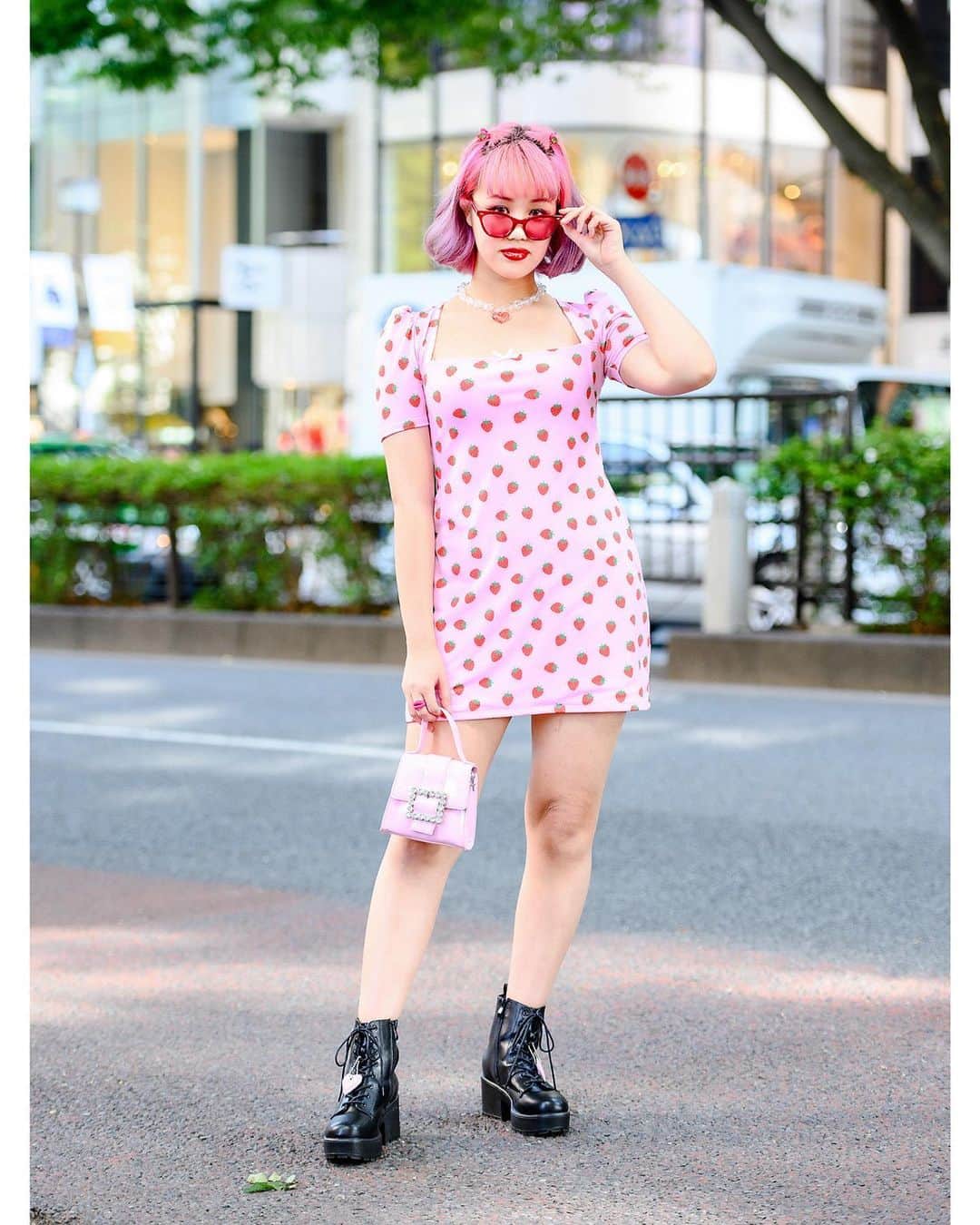 Harajuku Japanさんのインスタグラム写真 - (Harajuku JapanInstagram)「20-year-old Japanese student Harupika (@haru____pika) on the street in Harajuku wearing an O-Mighty strawberry print dress with a Sugar Thrillz mini handbag, pink tinted glasses, a heart necklace, and heart cutout boots.」11月22日 5時30分 - tokyofashion